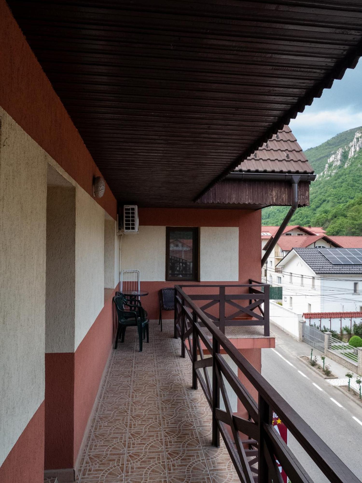 Guesthouse Magic Băile Herculane Extérieur photo