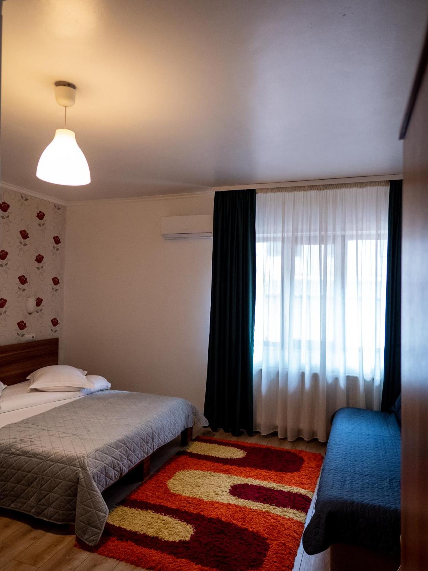 Guesthouse Magic Băile Herculane Extérieur photo