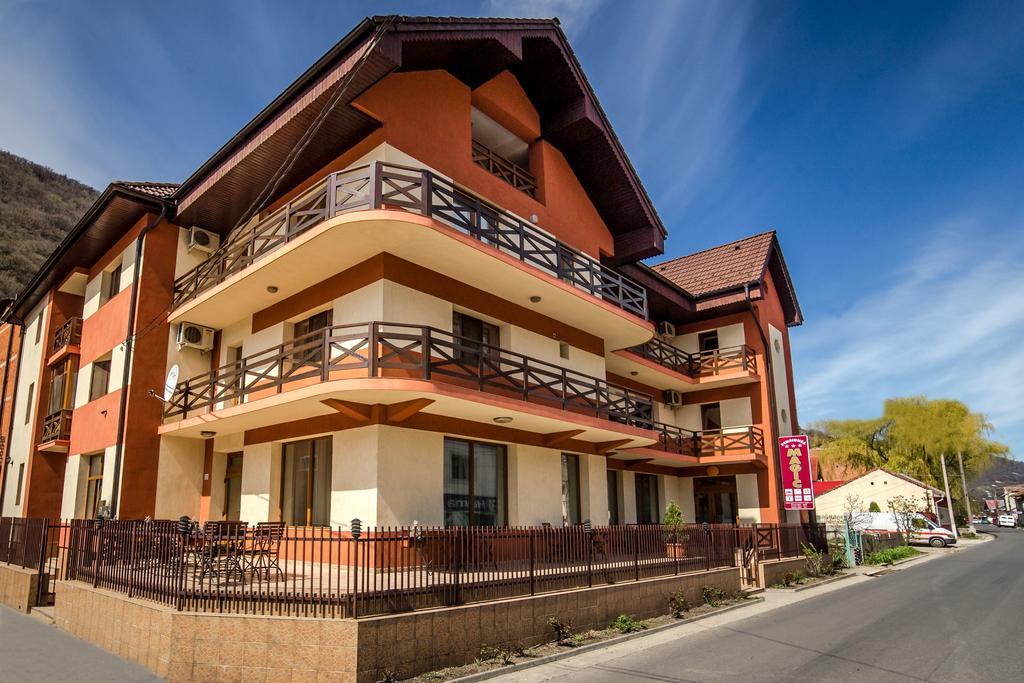 Guesthouse Magic Băile Herculane Extérieur photo
